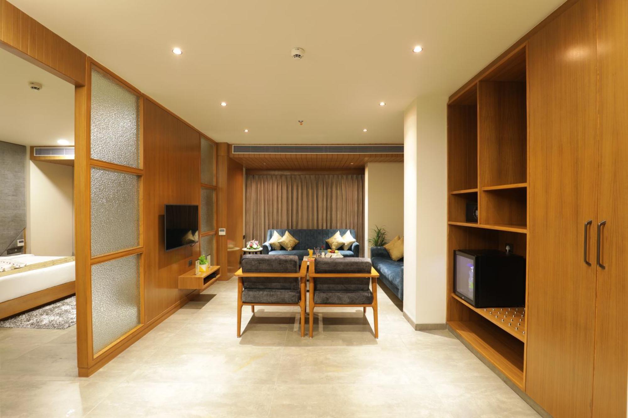 Tara Suns Hotel Vadodara Kültér fotó
