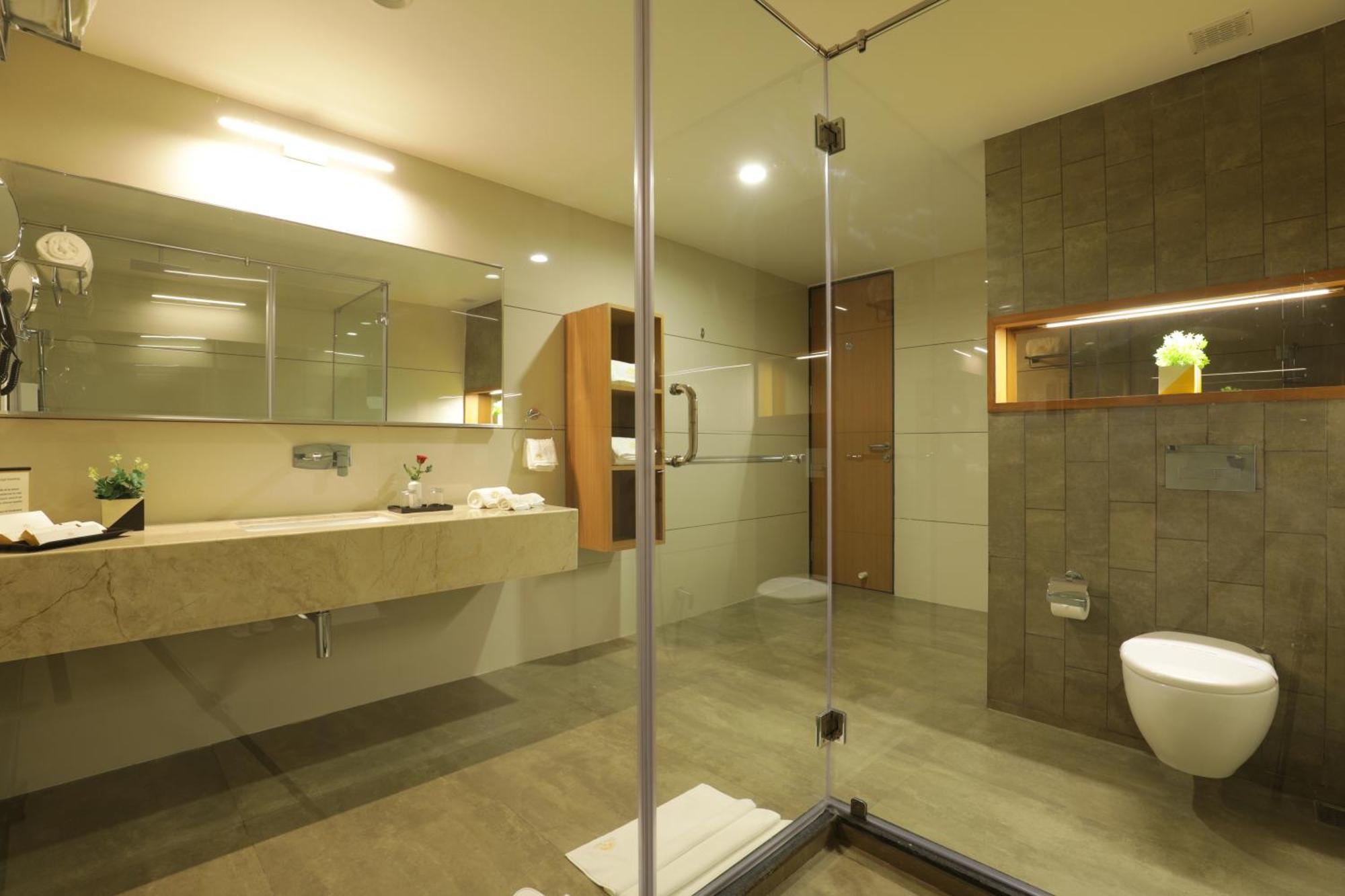 Tara Suns Hotel Vadodara Kültér fotó