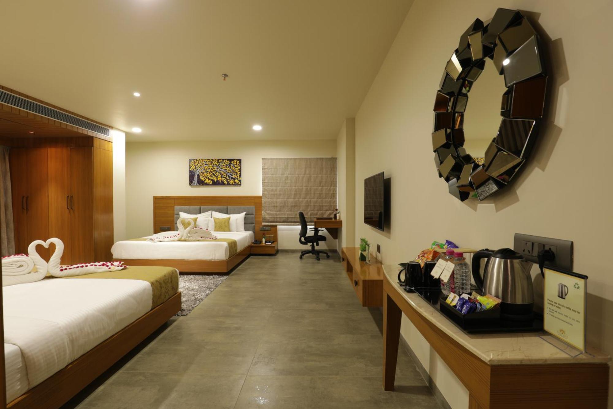 Tara Suns Hotel Vadodara Kültér fotó